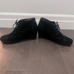 Toms Black wedge shoes size 9